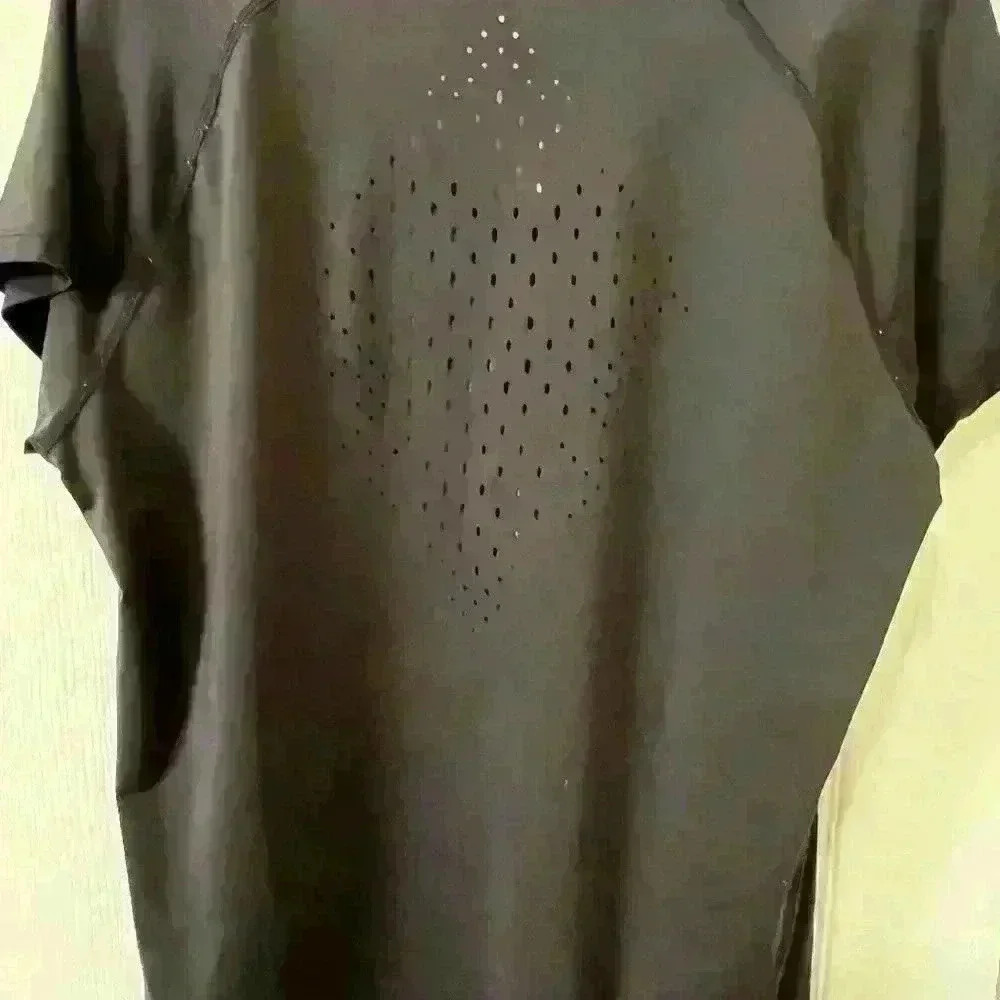 Women’s Reebok shirt - Picture 2 of 3